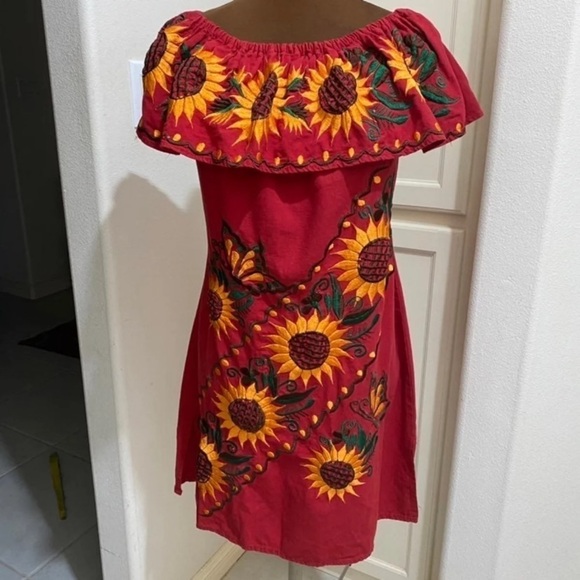 Sunflowers embroidery
Mexican Red Woman's Dress
Size Small - Picture 1 of 9